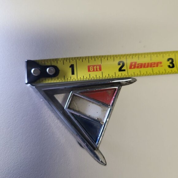 60s Emblem Chevrolet Chevelle Impala El Camino V Fender 3840317-2 Chrome Red - Picture 5 of 10